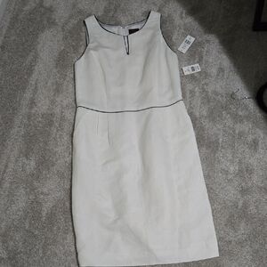 Chic Cream Sleeveless Dress with Black Trim